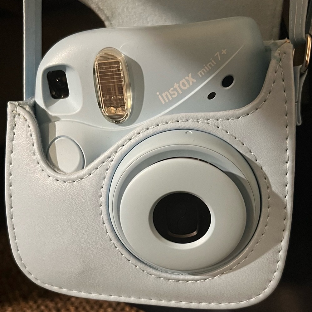 Digital camera - Picture 2 of 2